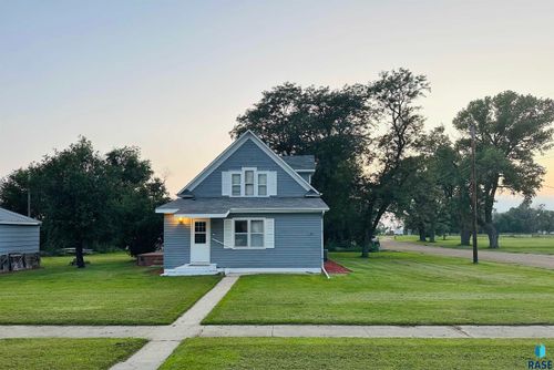 531 N Adams St, Salem, SD, 57058-9056 | Card Image