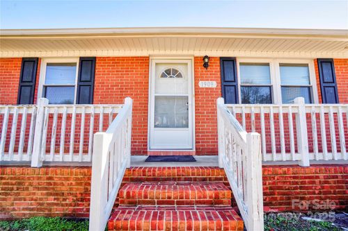 1909 S Lafayette St, Shelby, NC, 28152-7146 | Card Image