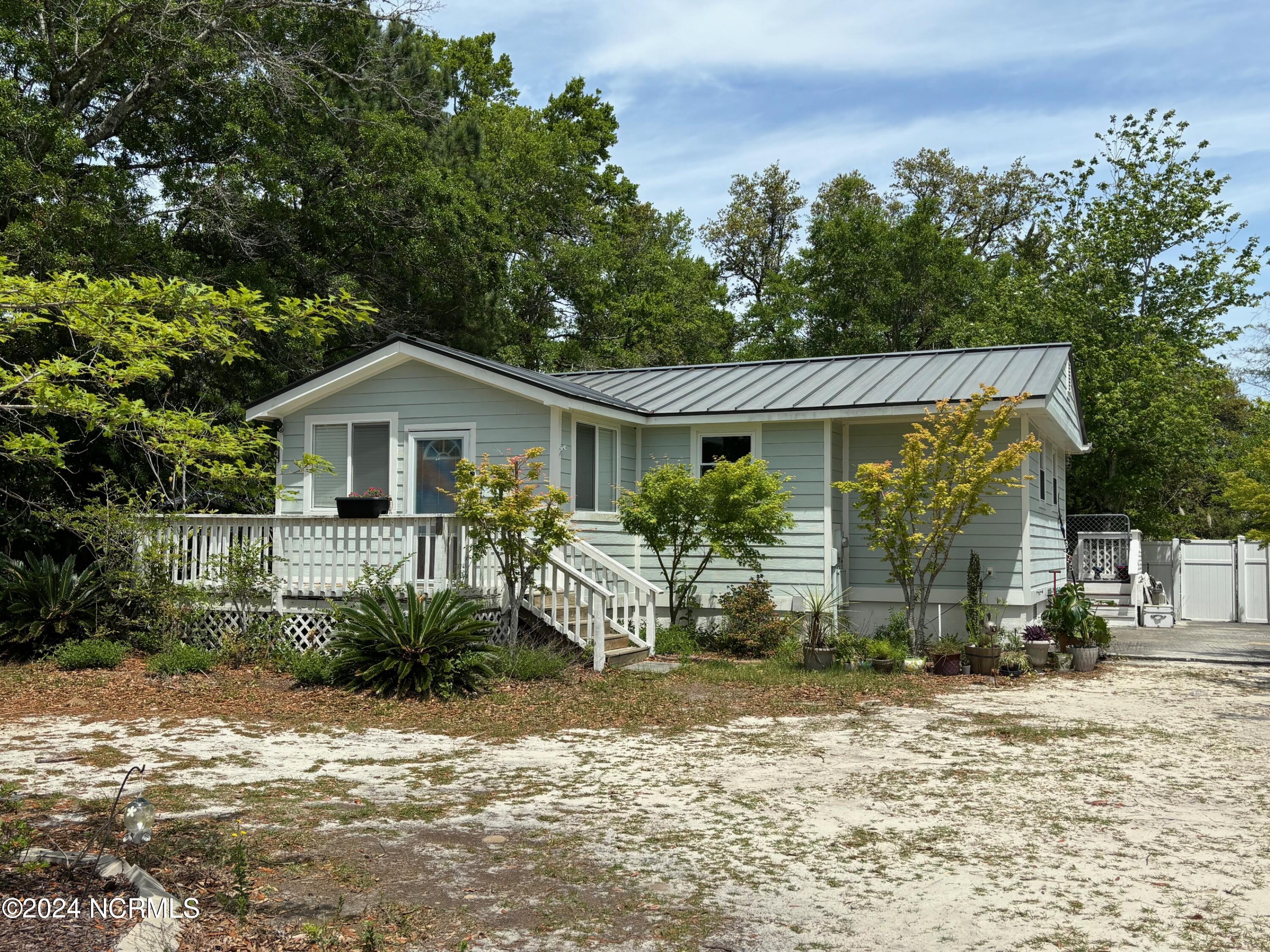 Stuart Ave, Southport, NC 28461