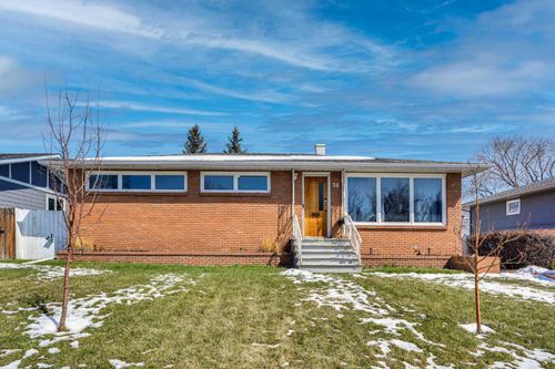 36 Malibou Rd Sw, Calgary, AB, T2V1W8 | Card Image
