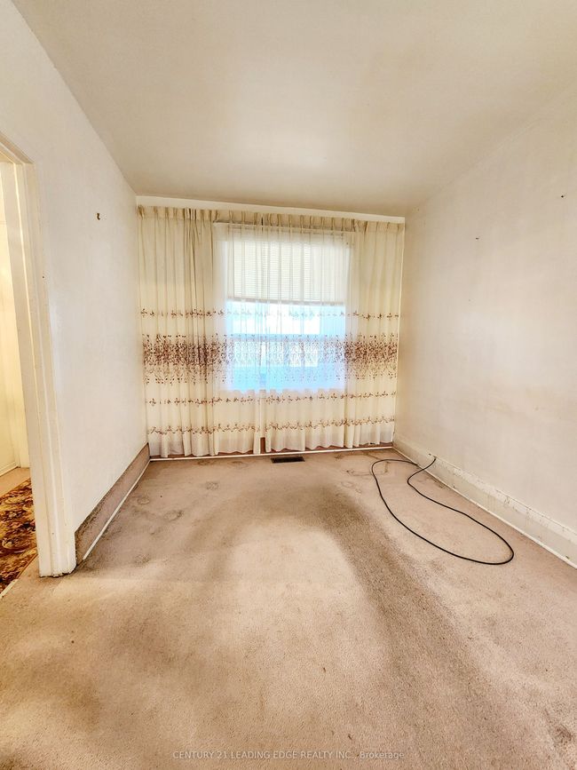 635 Coxwell Ave, House attached with 3 bedrooms, 2 bathrooms and null parking in Toronto ON | Image 7