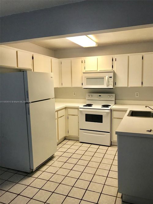 apt-202-9810 Hammocks Blvd, Miami, FL, 33196-1512 | Card Image