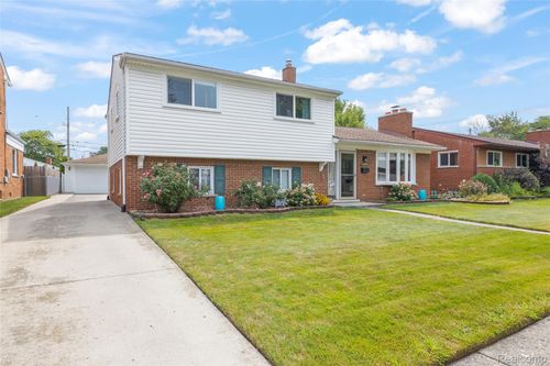 7822 Hillcrest Blvd, Westland, MI, 48185-2410 | Card Image