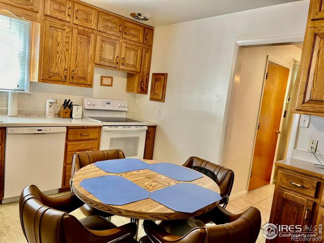 Eat-In Kitchen | Image 23