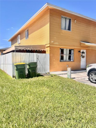 47 - 47 Ne 12th Ave, Townhouse with 2 bedrooms, 1 bathrooms and null parking in Homestead FL | Image 1