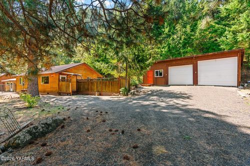 150 Pine Cliff Dr, Naches, WA, 98937-9413 | Card Image