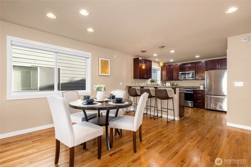 932 N 96th St, Seattle, WA, 98103-3208 | Card Image