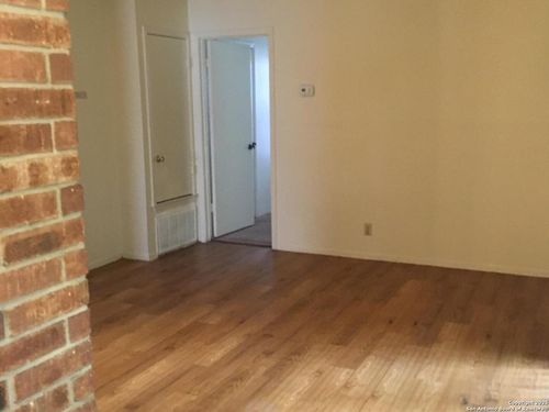 6313 Waddesdon Wood, San Antonio, TX, 78233-3992 | Card Image