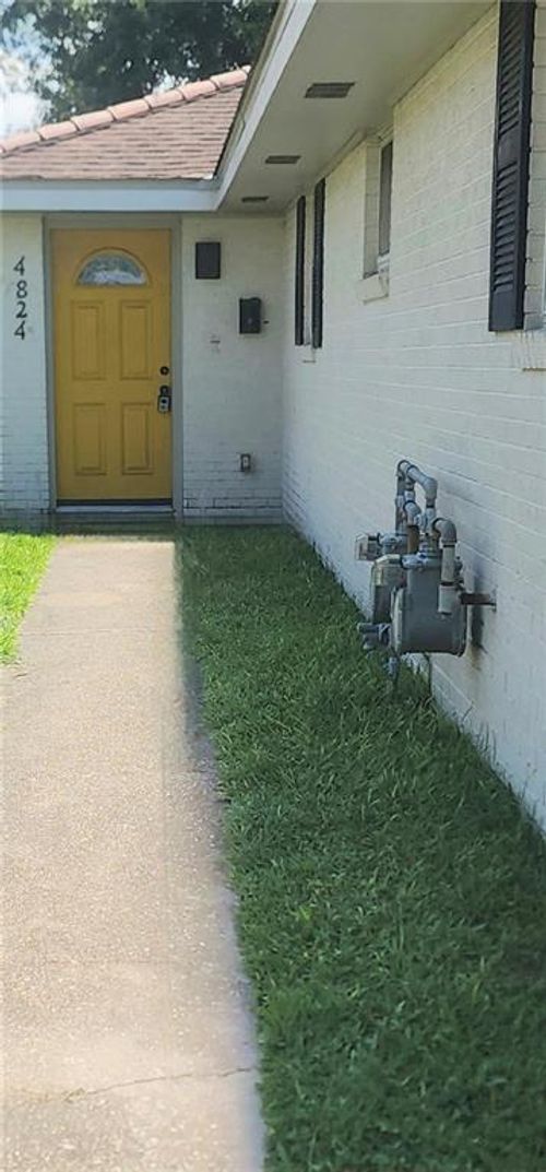 4824 N Rampart St, New Orleans, LA, 70117-4204 | Card Image
