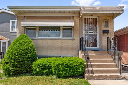 4534 N Narragansett Ave, Harwood Heights, IL, 60706-7303 | Card Image