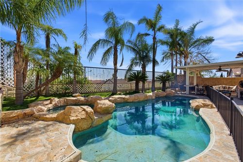 5111 St Albert Dr, Fontana, CA, 92336-0636 | Card Image