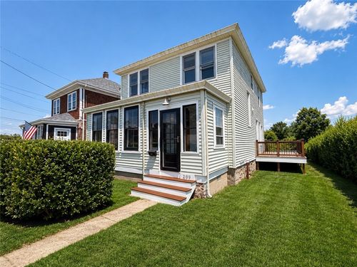 209 3rd St, Newport, RI, 02840-1063 | Card Image