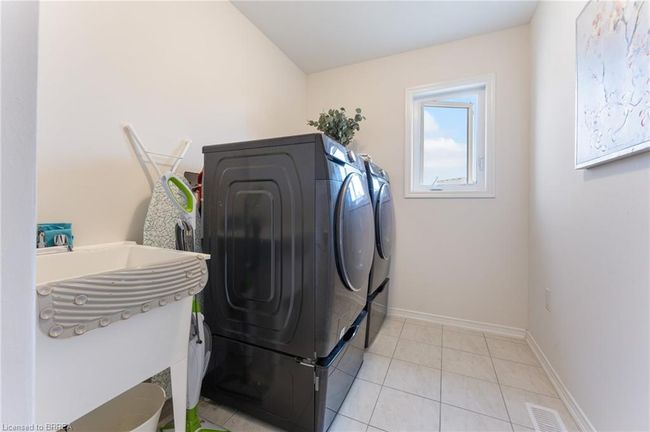 83 Munro Cir, House other with 4 bedrooms, 3 bathrooms and 4 parking in Brantford ON | Image 32