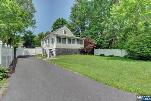 21 Bartholdi Ave, Haskell, NJ, 07420-1429 | Card Image