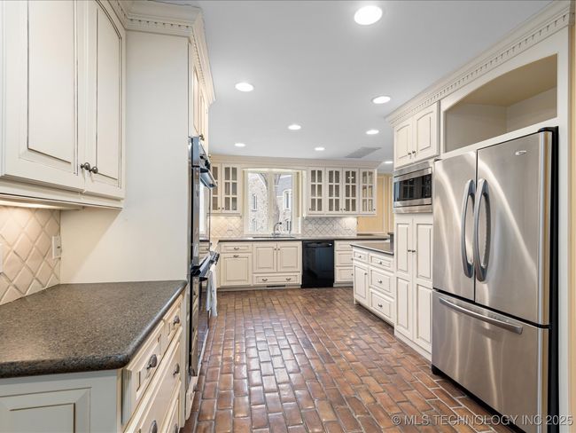 Light and Bright Kitchen | Image 13