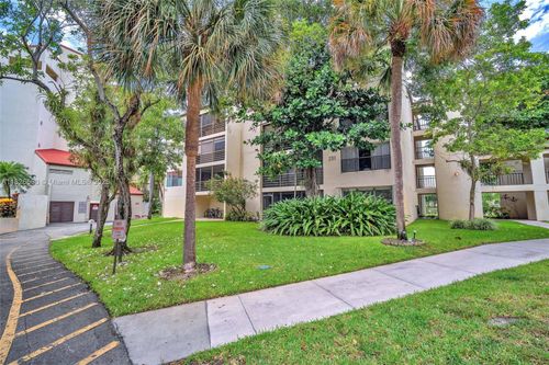 apt-316b-2311 S Cypress Bend Dr, Pompano Beach, FL, 33069-4469 | Card Image