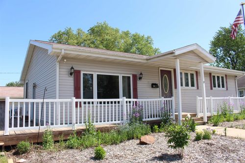 805 Prairie St, Mauston, WI, 53948-1739 | Card Image