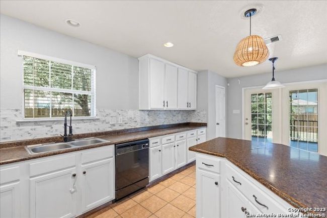 232 Springtree Trl, House other with 4 bedrooms, 2 bathrooms and null parking in Cibolo TX | Image 9