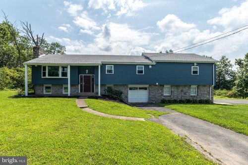 402 Layfield Rd, PERKIOMENVILLE, PA, 18074-9531 | Card Image