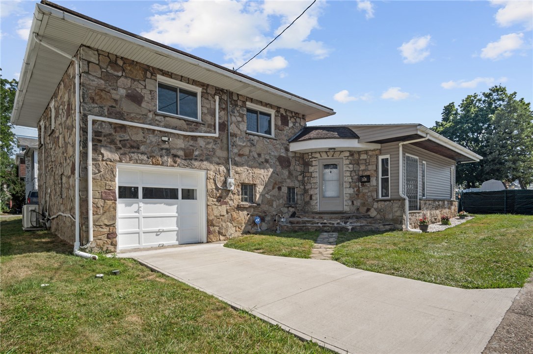Margaret St, Jeannette, PA 15644