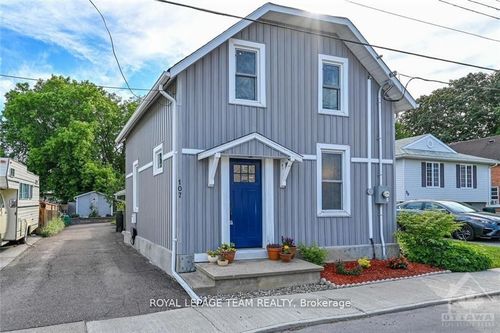 107 Queen St N, Renfrew, ON, K7V2A4 | Card Image