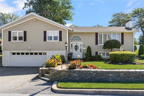 105 Coldbrook Dr, Cranston, RI, 02920-3639 | Card Image