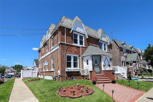 95-20 239th St, Floral Park, NY, 11001-3825 | Card Image