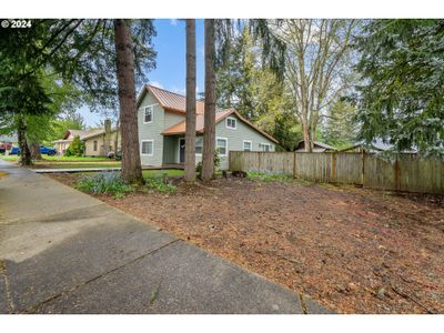 915 Sw Fleishauer Ln, House other with 3 bedrooms, 2 bathrooms and 2 parking in McMinnville OR | Image 3