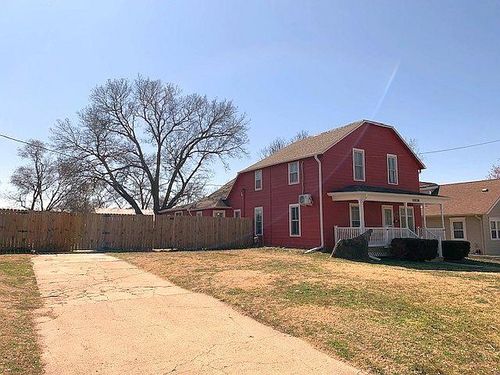 330 E 1st St, Minneapolis, KS, 67467-2606 | Card Image