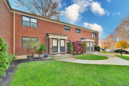 1-75-40 Springfield Blvd, Oakland Gardens, NY, 11364-3000 | Card Image