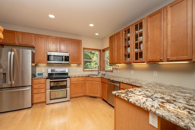 2128 Kelly Cir, House other with 5 bedrooms, 4 bathrooms and null parking in Shakopee MN | Image 9