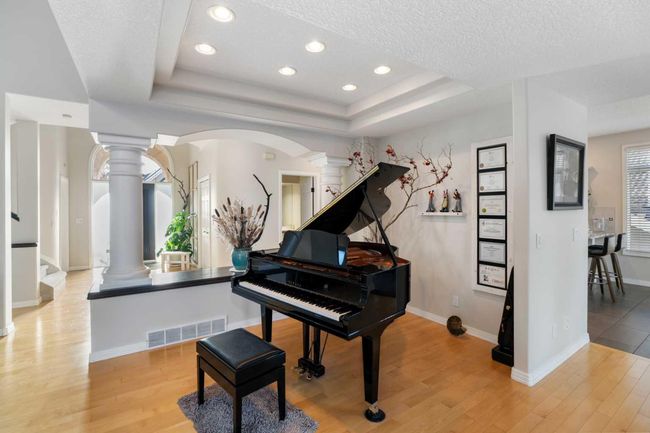 11 Patrick View Sw, House other with 4 bedrooms, 4 bathrooms and 4 parking in Calgary AB | Image 9