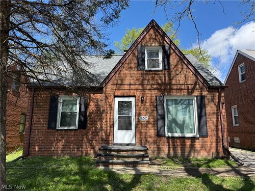 18505 Raymond St, Maple Heights, OH, 44137-1639 | Card Image