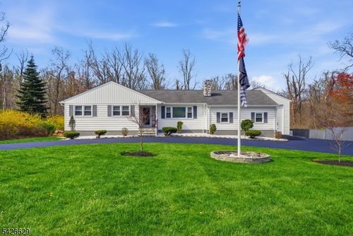 42 Schoolhouse Rd, Randolph, NJ, 07869-3109 | Card Image