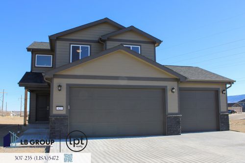 825 S 6th Ave, Mills, WY, 82604 | Card Image