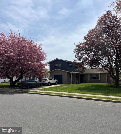 12 Nottingham Way, MOUNT HOLLY, NJ, 08060-3277 | Card Image