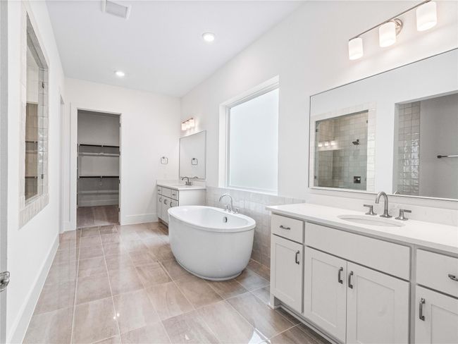 Pomona_Executive_Veronica_72_Master Bath_01 | Image 13