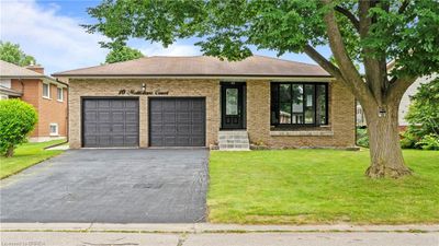 10 Mottistone Crt, House other with 5 bedrooms, 4 bathrooms and 6 parking in Brantford ON | Image 1