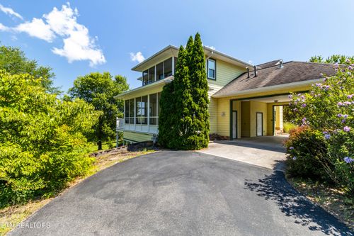 2084 Allenridge Dr, Sevierville, TN, 37876-2104 | Card Image