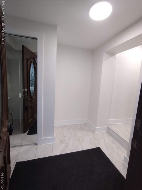 17348 Hilton St, Southfield, MI, 48075-7017 | Card Image