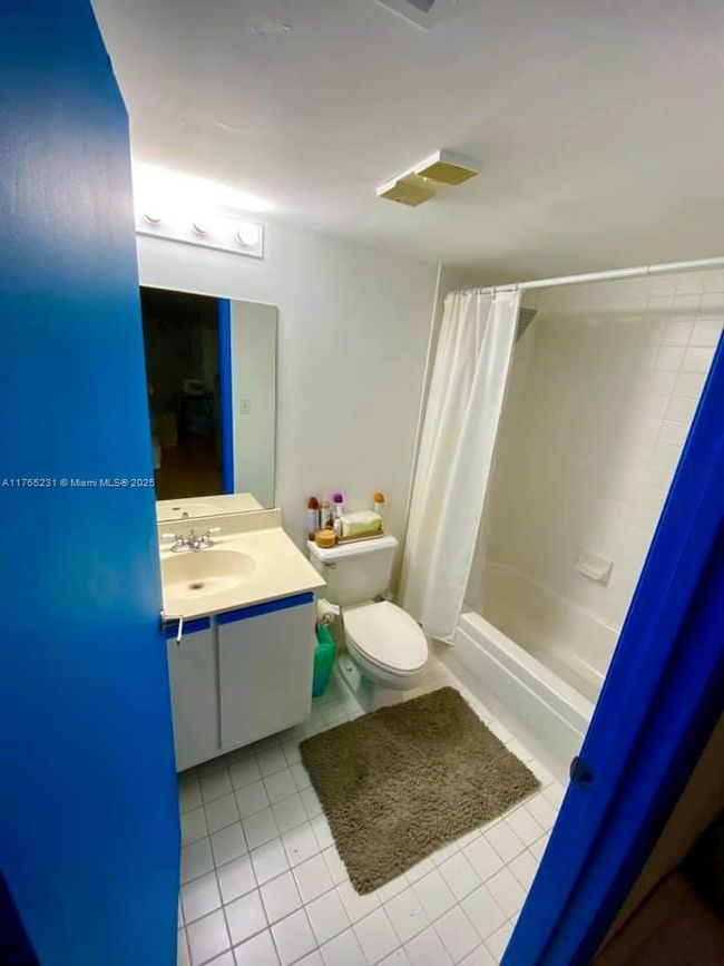 APT-310 - 540 Brickell Key Dr, Condo with 1 bedrooms, 2 bathrooms and null parking in Miami FL | Image 4