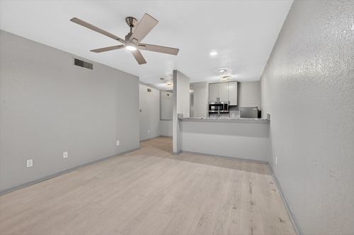 124-1810 N Garrett Ave, Dallas, TX, 75206-7549 | Card Image