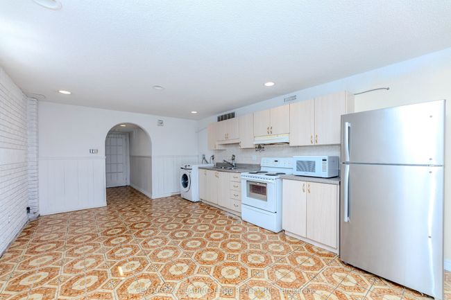 28 Sawmill Rd, House attached with 4 bedrooms, 3 bathrooms and 3 parking in North York ON | Image 29
