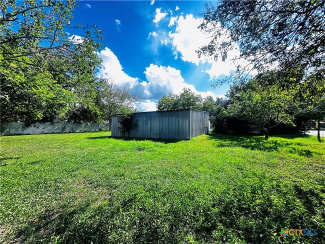201 Maple St, House other with 3 bedrooms, 1 bathrooms and null parking in Yoakum TX | Image 19
