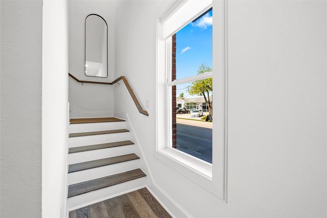201 Carroll St, Townhouse with 3 bedrooms, 4 bathrooms and null parking in Fort Worth TX | Image 4