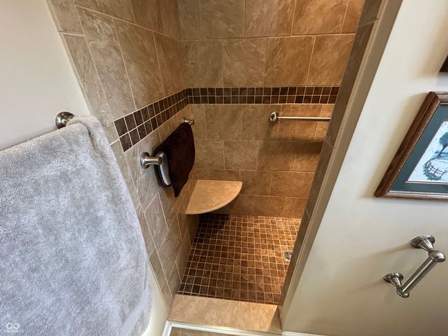 bathroom featuring tiled shower | Image 16