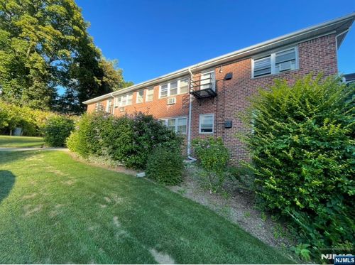 1628 Valley St, Fort Lee, NJ, 07024-2530 | Card Image