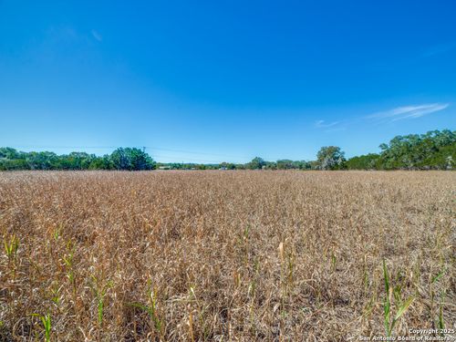 475 Oakridge Ln, Pipe Creek, TX, 78063-5798 | Card Image