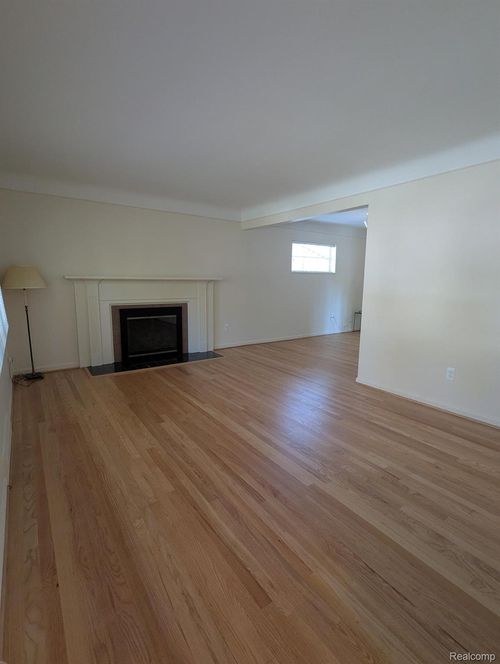 2152 Pembroke Rd, Birmingham, MI, 48009-7504 | Card Image