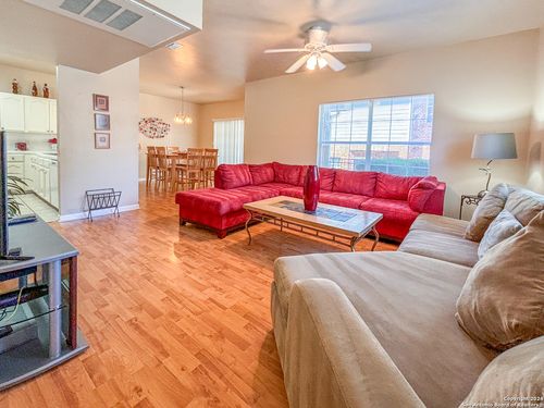 52 Chapel Hill Cir, San Antonio, TX, 78240-3903 | Card Image